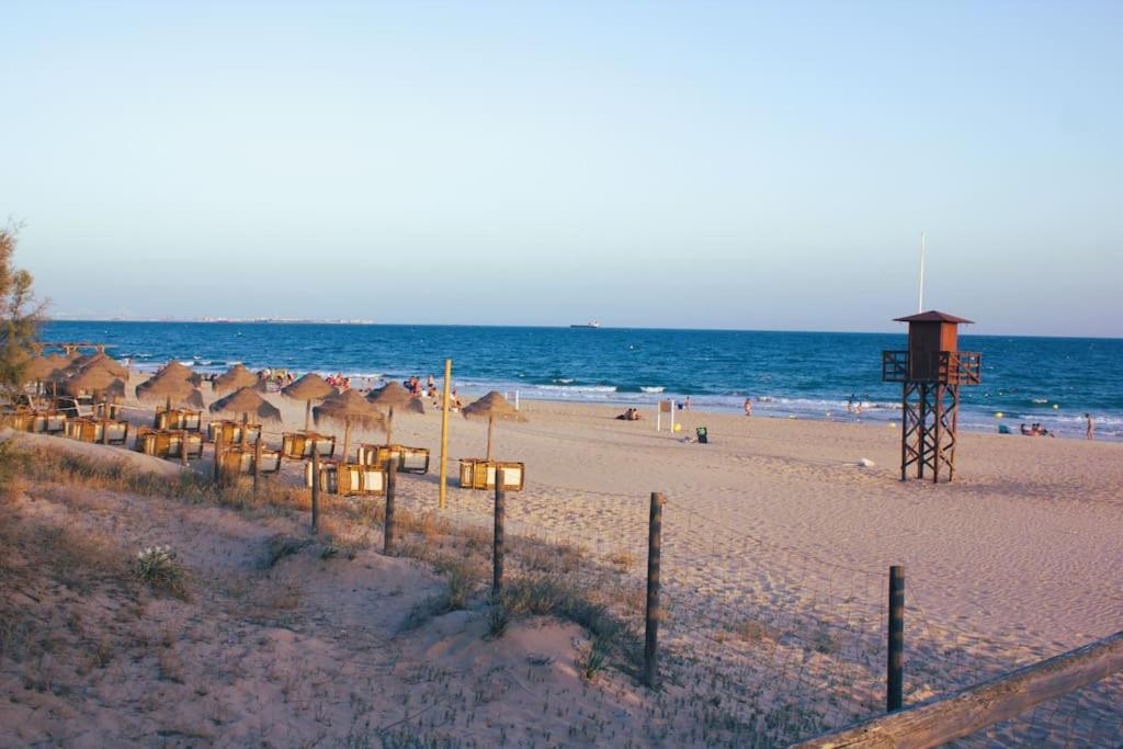 Muy Cerca De La Playa. Primera Linea. Rota